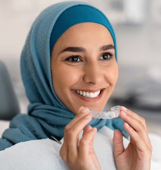 Invisalign patient in Des Plaines smiling