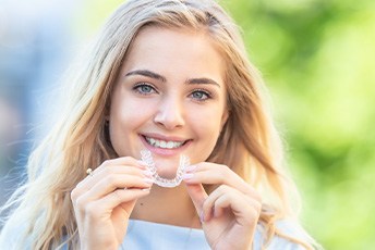 Invisalign patient in Des Plaines smiling